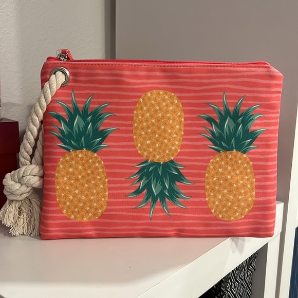 LOFT🍍🍍PINEAPPLE Wristlet Pouch - Picture 2 of 16